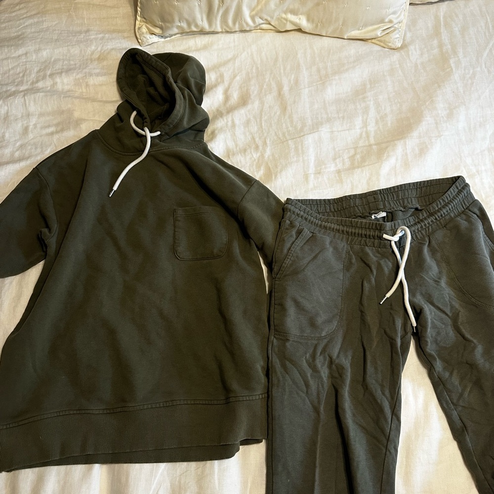 GAP Women's Olive Maternity Joggers & Sweatshirt